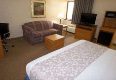Bedroom 5 Days Inn by Wyndham Pleasant Prairie Kenosha
