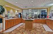 Restaurant 5 Country Inn & Suites Freeport