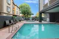 Swimming Pool La Quinta Inn & Suites Fresno Riverpark