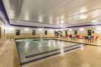 Swimming Pool La Quinta Inn & Suites Fargo