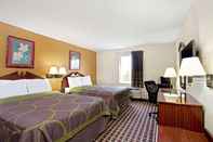 Bedroom Super 8 by Wyndham Forrest City AR