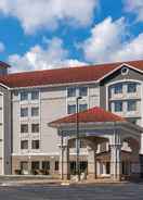 EXTERIOR_BUILDING La Quinta Inn & Suites Atlanta Douglasville