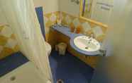 Toilet Kamar 3 Thalassa House Apartments