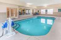 Swimming Pool La Quinta Inn & Suites Hobbs