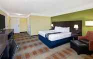 Bedroom 3 La Quinta Inn & Suites Atlanta South - Newnan