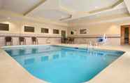 สระว่ายน้ำ 7 Country Inn & Suites Albany