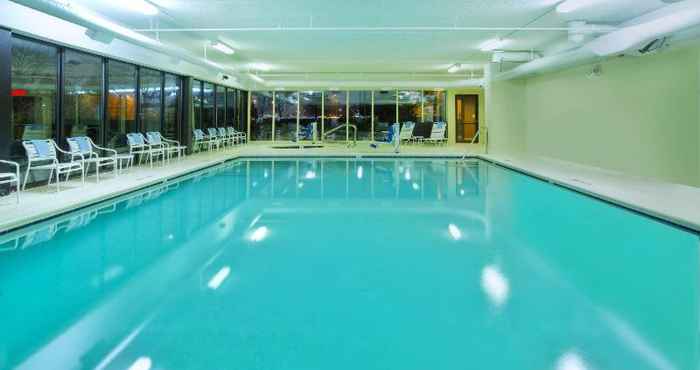 Swimming Pool Fairfield Inn Ann Arbor