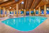 Swimming Pool Baymont by Wyndham Athens