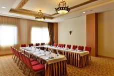 Ruangan Fungsional Adenya Hotel & Resort