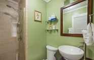 ห้องน้ำภายในห้อง 5 Coombs Inn & Suites, Ascend Hotel Collection