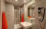 In-room Bathroom 4 Meininger Amsterdam City West