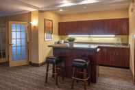 Quầy bar, cafe và phòng lounge Red Lion Hotel Harrisburg Hershey