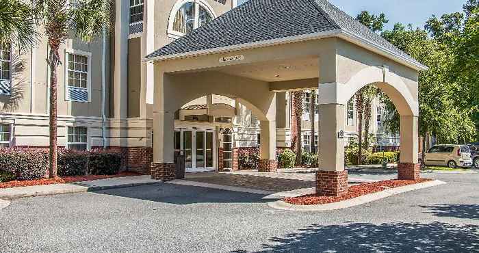 Exterior Comfort Suites Bluffton