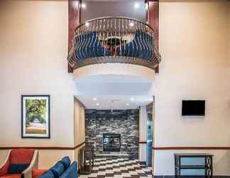 Lobby 2 Comfort Suites Bluffton