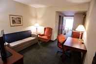 Common Space Country Inn Suites By Radisson Harrisburg West Pa