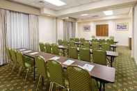 Functional Hall Country Inn Suites By Radisson Harrisburg West Pa