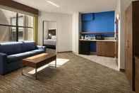 Common Space Holiday Inn Express Hotel & Suites DFW North