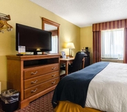 Bilik Tidur 5 Rodeway Inn & Suites Jacksonville Near Camp Lejeun