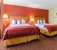 Bilik Tidur 7 Rodeway Inn & Suites Jacksonville Near Camp Lejeun