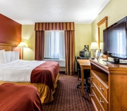 Bilik Tidur 6 Rodeway Inn & Suites Jacksonville Near Camp Lejeun