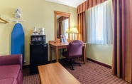 Bilik Tidur 4 Rodeway Inn & Suites Jacksonville Near Camp Lejeun