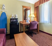 Bilik Tidur 4 Rodeway Inn & Suites Jacksonville Near Camp Lejeun