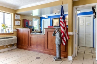 Lobi 4 Rodeway Inn & Suites Jacksonville Near Camp Lejeun