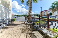 Ruang Umum Rodeway Inn & Suites Jacksonville Near Camp Lejeun