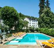 Swimming Pool 7 Logis Hôtel Restaurant Family & Spa