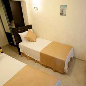 Sultans Hotel 1, Hotel Full Moon Shoes