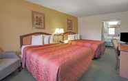 Bedroom 6 Days Inn by Wyndham Jacksonville South