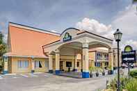 Exterior Days Inn by Wyndham Jacksonville South