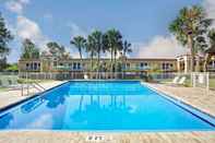 Swimming Pool Days Inn by Wyndham Jacksonville South