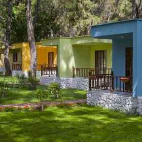 クラブ・ピナラ・ビーチ 1, ハドリアヌスの門ホテル