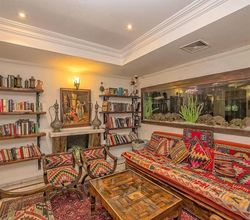 로비 4 Sinatra Hotel