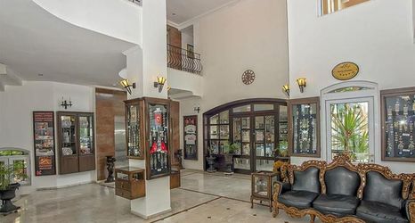 Lobi 2 Sinatra Hotel