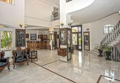 로비 5 Sinatra Hotel