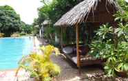 Swimming Pool 2 Malibu Bungalows