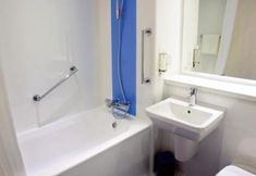 In-room Bathroom 5 Travelodge Tunbridge Wells