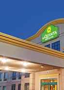 EXTERIOR_BUILDING La Quinta Inn & Suites Kennewick