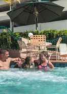 SWIMMING_POOL Kings Inn Anaheim Near Disneyland