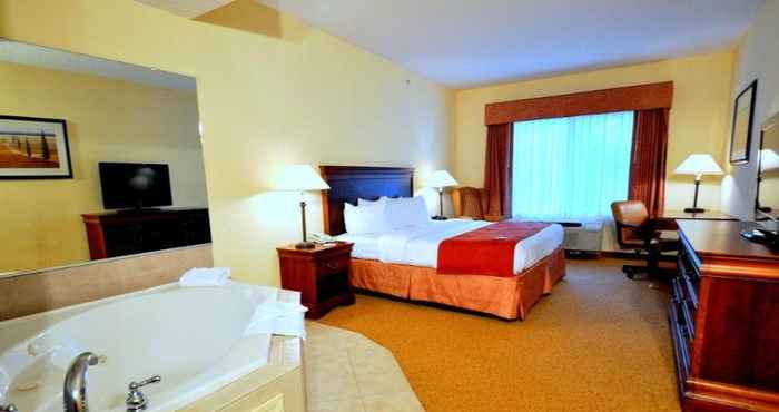 Bedroom Country Inn & Suites by Radisson, Lake George (Que