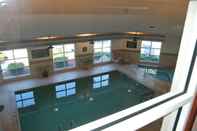Swimming Pool Country Inn & Suites by Radisson, Lake George (Que