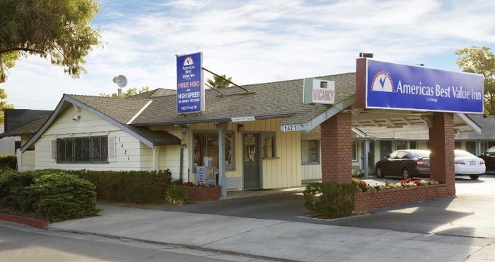 Exterior Americas Best Value Inn Livermore