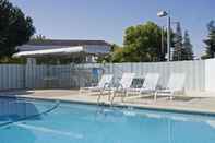 Swimming Pool Americas Best Value Inn Livermore