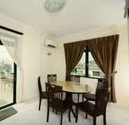 Phòng ngủ 5 Holiday Apartment at Kondo Istana