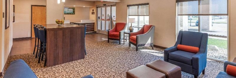 Lobby Comfort Inn & Suites Lincoln Area