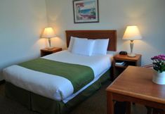 卧室 4 Americas Best Inns & Suites-Lincoln City