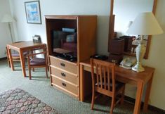 卧室 5 Americas Best Inns & Suites-Lincoln City