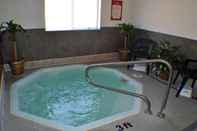 Swimming Pool Americas Best Inns & Suites-Lincoln City